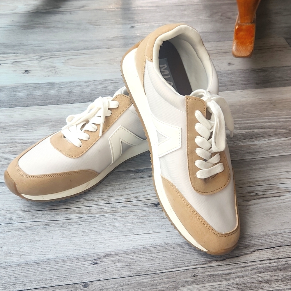 MIA sneakers size 8 like new